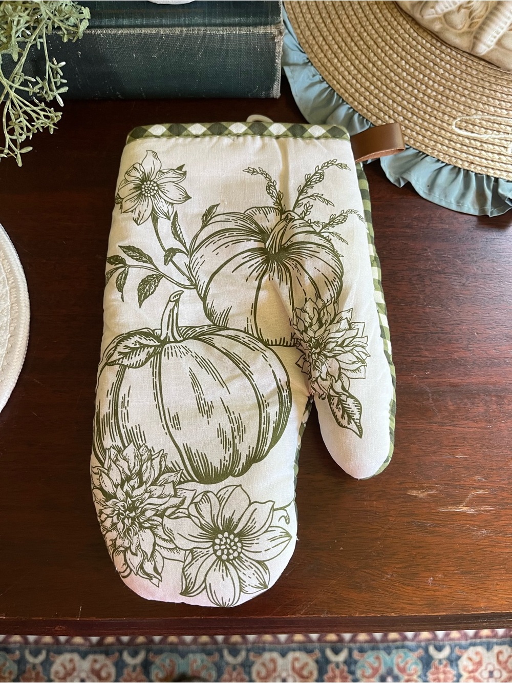 Holly Williams New Fall Oven Mitt and Trivet Set - Picture 10 of 16